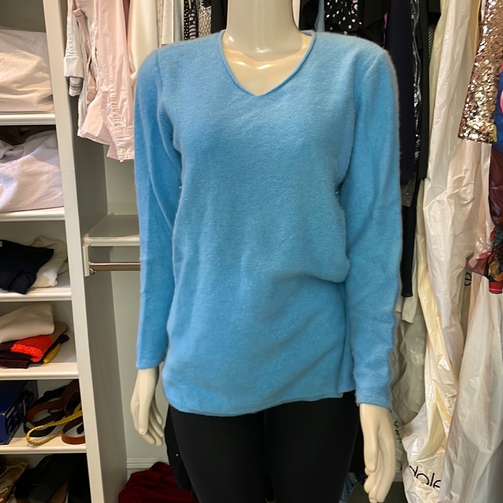 Cashmere collection, Saks, fifth Avenue size medium blue sweater